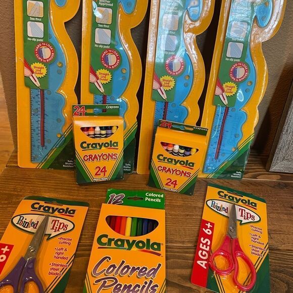 Crayola 1998 Vintage Wavy Rulers Colored Pencils Scissors and Crayons 24 Count - Picture 14 of 15